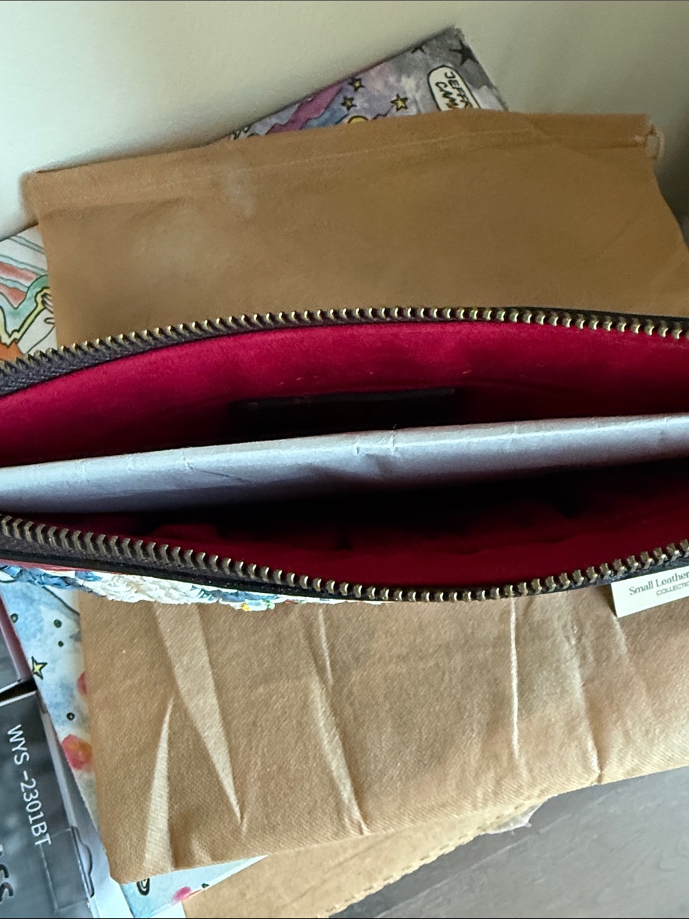 Patricia Nash Les FRAISES strawberry Wristlet clutch NWT - Picture 9 of 16